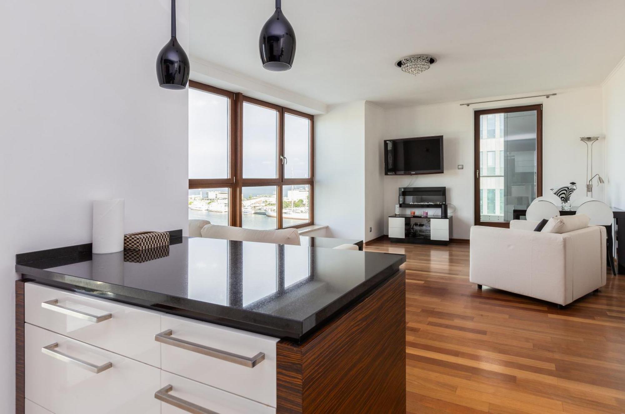 Sea Towers Luxury Apartment *