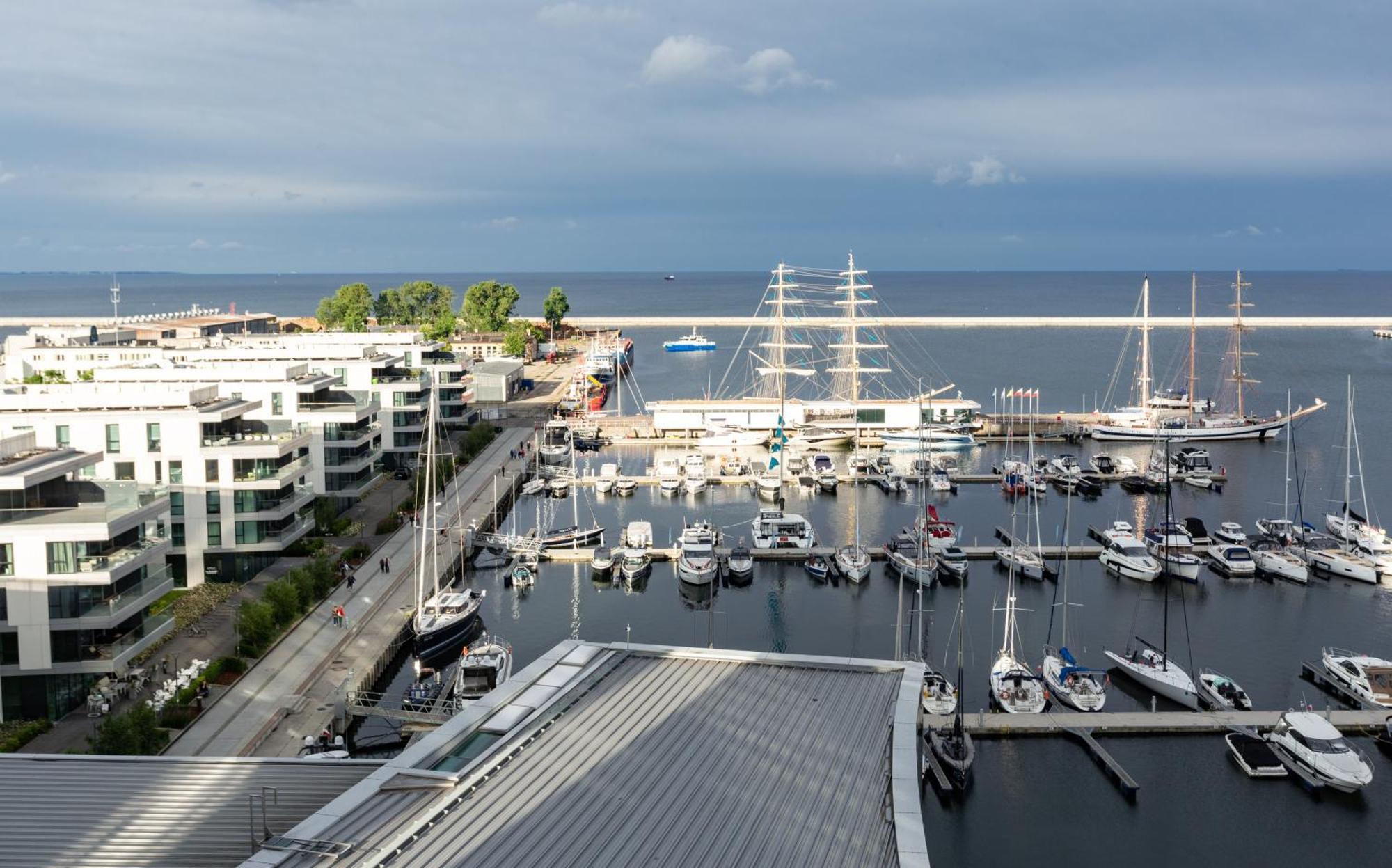 Sea Towers Luxury Apartment *